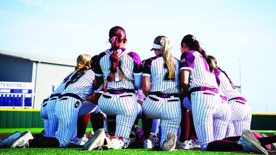 East View eliminates Bastrop 3-0 in bi-district round