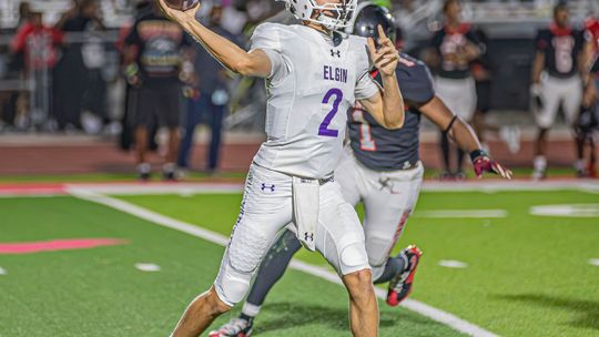 Elgin falls to Manor in season opener 30-14