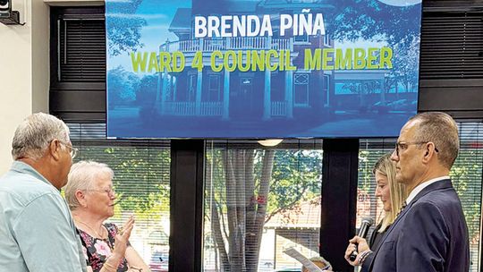 Elgin swears in four, addresses vacancies