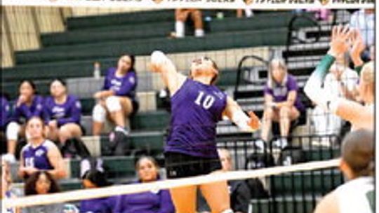 Elgin takes Taylor, salvages rough tournament opening