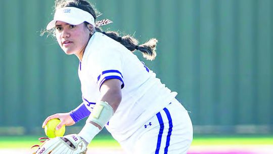 Lady Cats hold strong in shootout for first district win