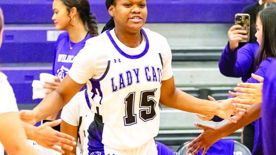 Lady Cats split Smithville tourney