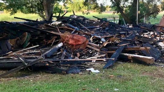 Midday fire levels Smithville home