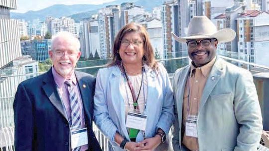 Officials explore business links