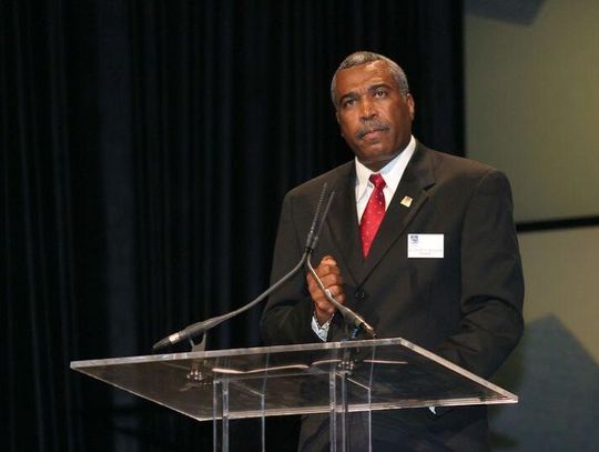 ’65 alum takes Texas education honor