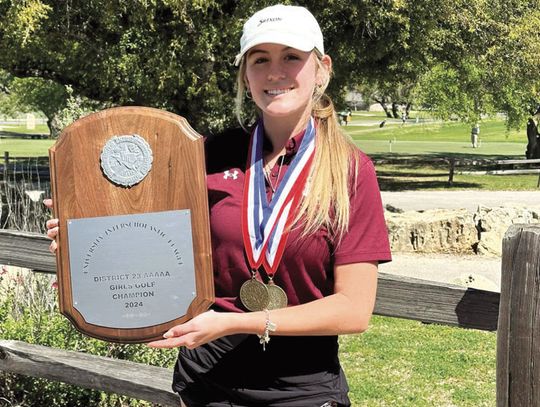 Bastrop girls golf wins district tourney