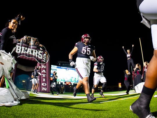 Bastrop’s Hola commits to Fighting Irish