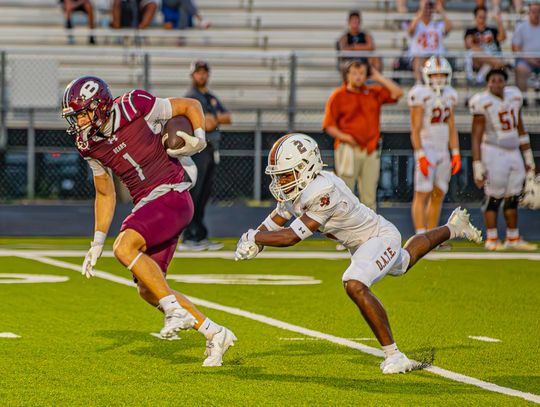Bears’ offense mauls Lions, 70-55
