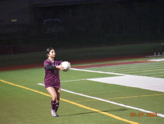 Veronika Villa looks for an open teammate before attempting a throw-in pass. Photo by Quinn Donoghue