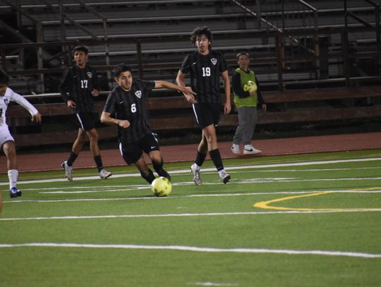 Bryan Ponce, Aaron Arrellano and Salvador Uresti battle Pflugerville Connally in Elgin’s Feb. 16 socer game earlier this season. File photo