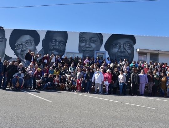 Elgin residents gather together in celebration of the newly revealed mural dedication. Portraits from left to right: Harvey Westbrook, Annie Lee Haywood, S.H. McShan, Dorothy McCarther, Monty Joe Thomas. Photo by Sonia Browder