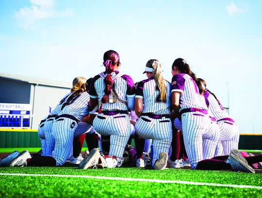 East View eliminates Bastrop 3-0 in bi-district round