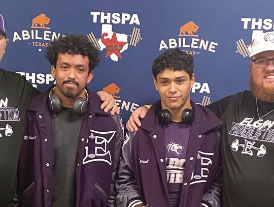 Elgin boys powerlifting flexes at state