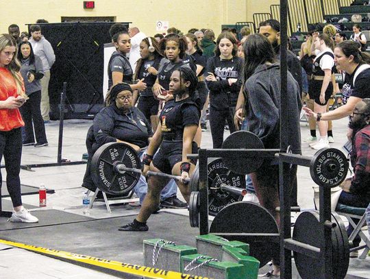 Elgin powerlifting thrives at Taylor meet