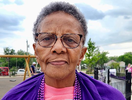 Elgin rallies, reflects on 2 decades of hope
