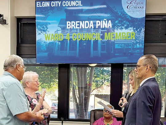 Elgin swears in four, addresses vacancies