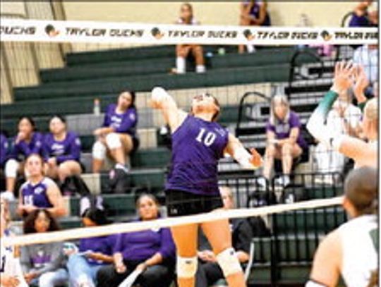 Elgin takes Taylor, salvages rough tournament opening