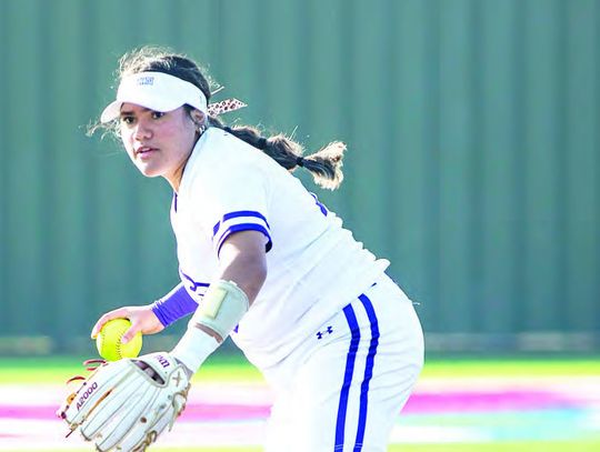 Lady Cats hold strong in shootout for first district win