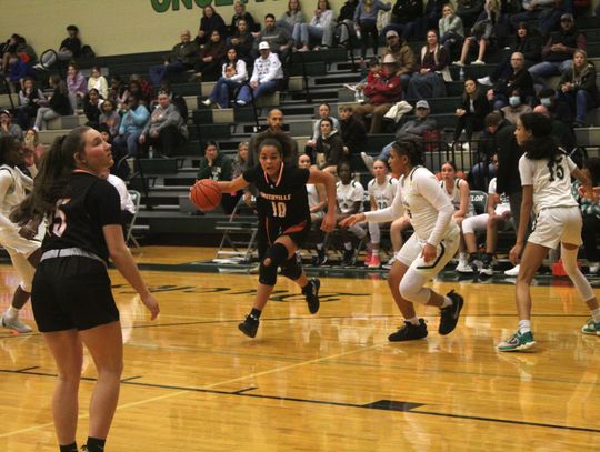 Smithville High School girls varsity basketball sophomore LaDonije Lewis (10) gets past a defender and drives to the hoop Jan. 12 during the Lady Tigers’ district road game at Taylor High School. Photo by Andrew Salmi