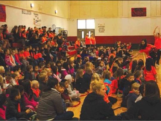 The McDade band and cheerleaders get the crowd of students ready at a pep rally before a clean-up event. Photo by Julianne Hodges