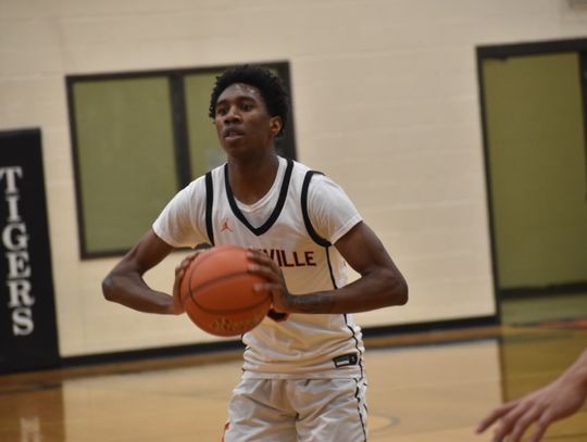 Jacoby Brown makes a strong chest-pass to one of his teammates on the perimeter. Photo by Quinn Donoghue