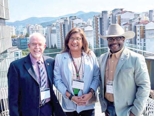 Officials explore business links