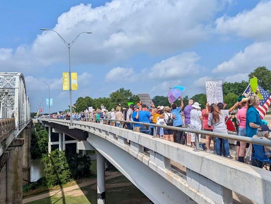 Protesters to head back to bridge