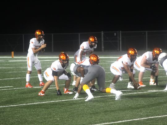 The Smithville High School varsity football team lines up to run an offensive play on Friday, Sept. 15 during the Tigers’ non-district road game against Taylor High School. Photo by Andrew Salmi