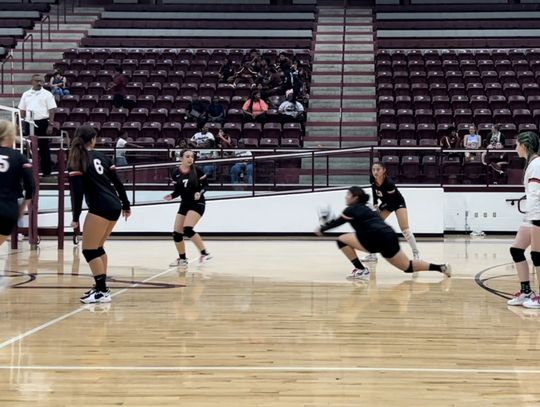 The McDade High School varsity volleyball team in action on Friday, Sept. 15 during the Lady Bulldogs’ road match at Hearne High School. Photo courtesy of Aaron Hallford