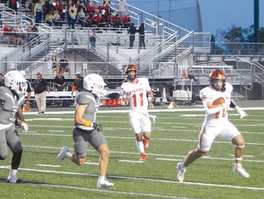 Tigers FB stuns Giddings with huge comeback win