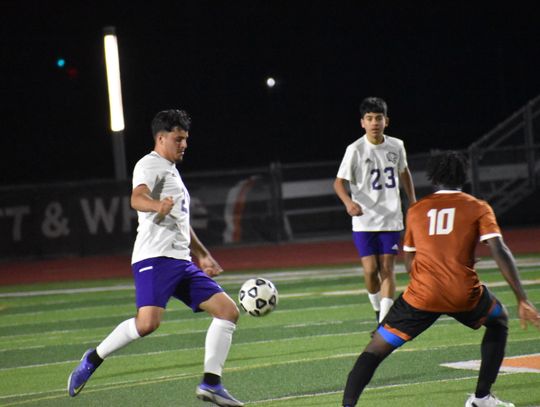 Anthony Jones makes a cross-field pass to one of his teammates. Photo by Quinn Donoghue