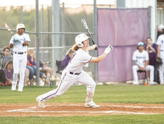 Wildcats split with East View