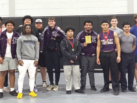 Wildcats thrive at Del Valle meet