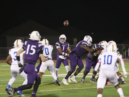 Elgin High School varsity football senior quarterback Nathen Lewis (1) throws the ball to junior wide receiver Blake Thames (15) during the Wildcats’ 44-17 district victory Oct. 20 over Pflugerville High School. Photo by Zoe Grames