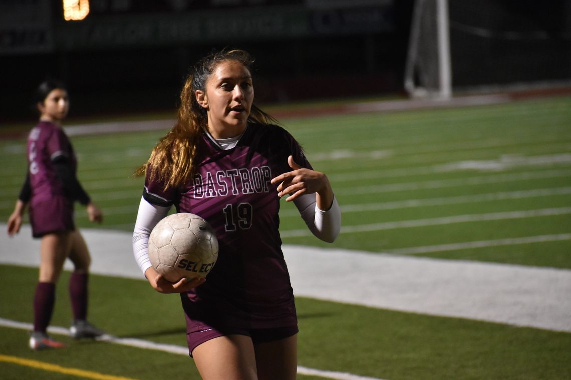 Olivia Altamirano Newman gets in position for a throw-in pass. Photo by Quinn Donoghue