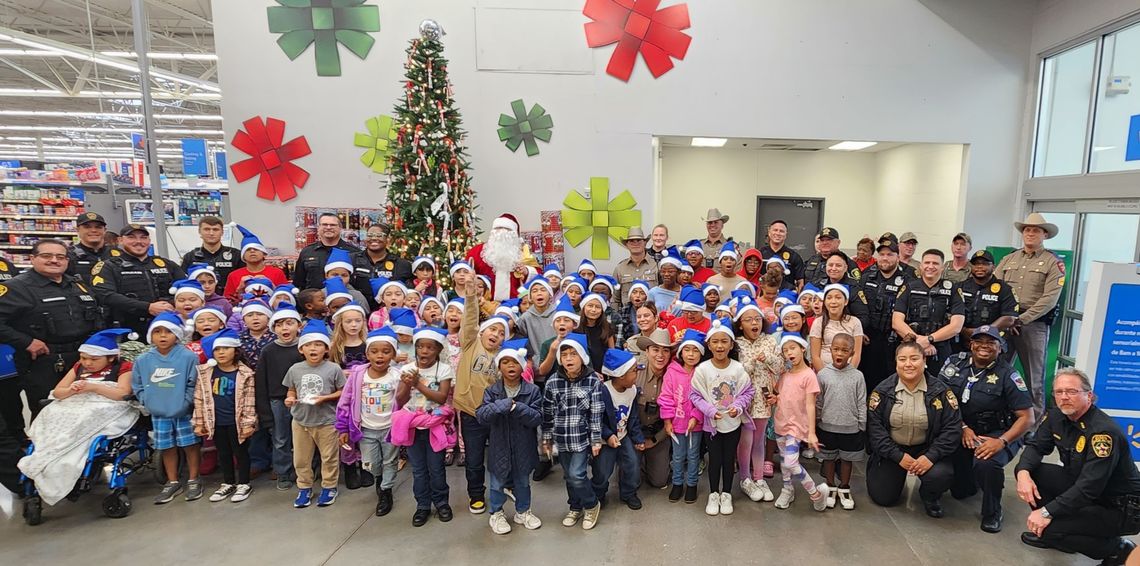 Cops shop, connect with Elgin youth