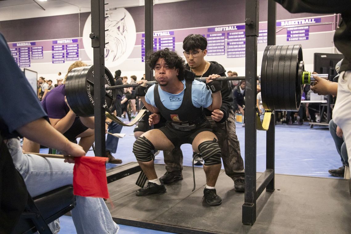 Elgin sees four lifters off to state level