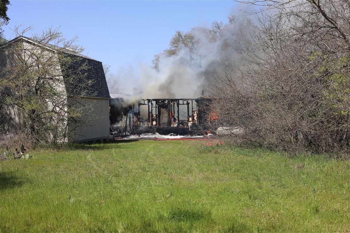 Fire engulfs south Bastrop County residence