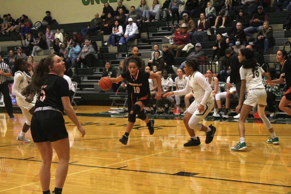 Smithville High School girls varsity basketball sophomore LaDonije Lewis (10) gets past a defender and drives to the hoop Jan. 12 during the Lady Tigers’ district road game at Taylor High School. Photo by Andrew Salmi