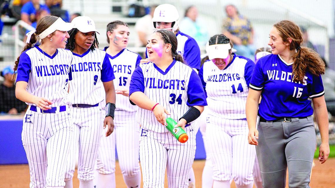 Lady Wildcats knock off Lady Knights