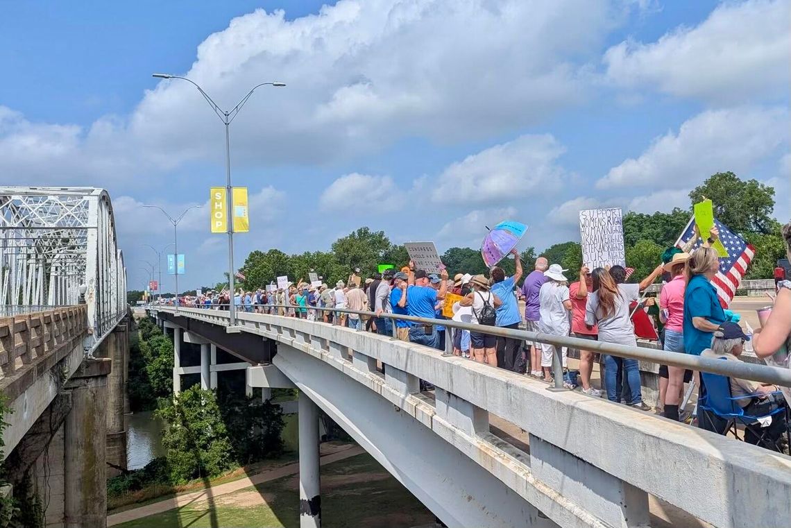 Protesters to head back to bridge