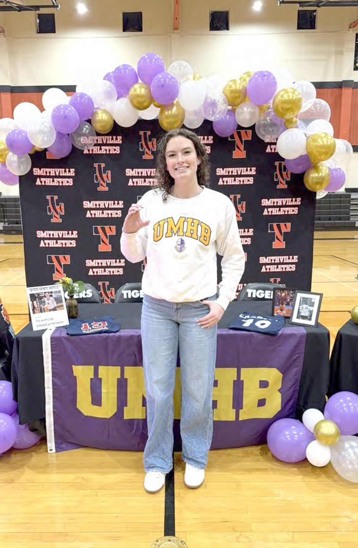 Smithville senior signs with Mary Hardin-Baylor