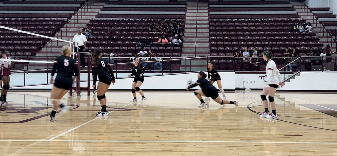 The McDade High School varsity volleyball team in action on Friday, Sept. 15 during the Lady Bulldogs’ road match at Hearne High School. Photo courtesy of Aaron Hallford