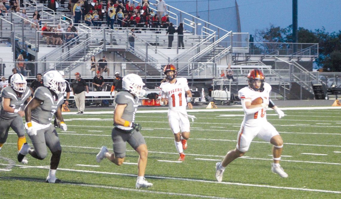 Tigers FB stuns Giddings with huge comeback win