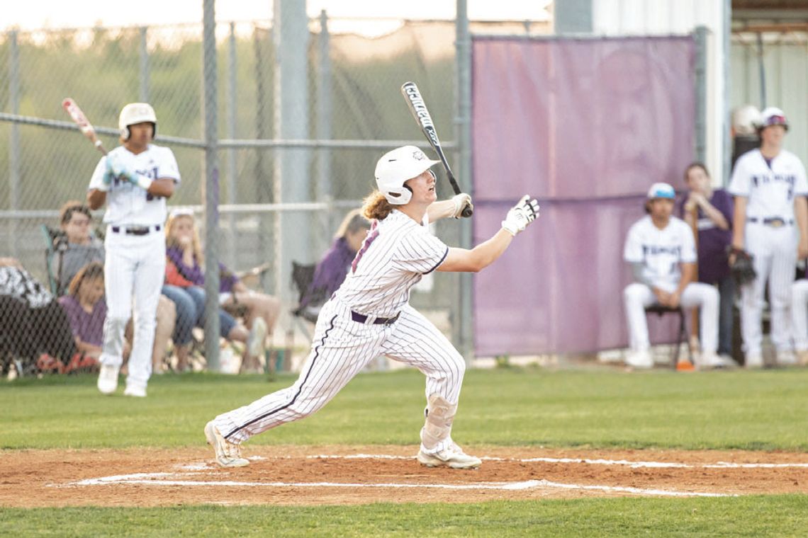 Wildcats split with East View