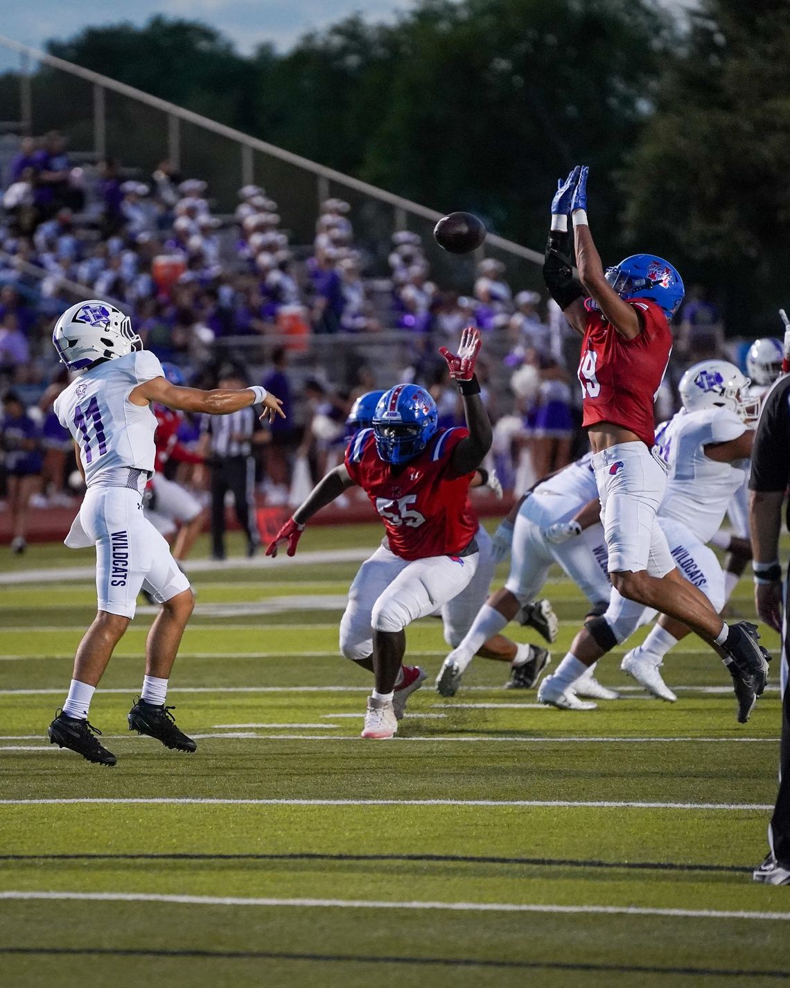 Wildcats struggle in season opener against Hawks