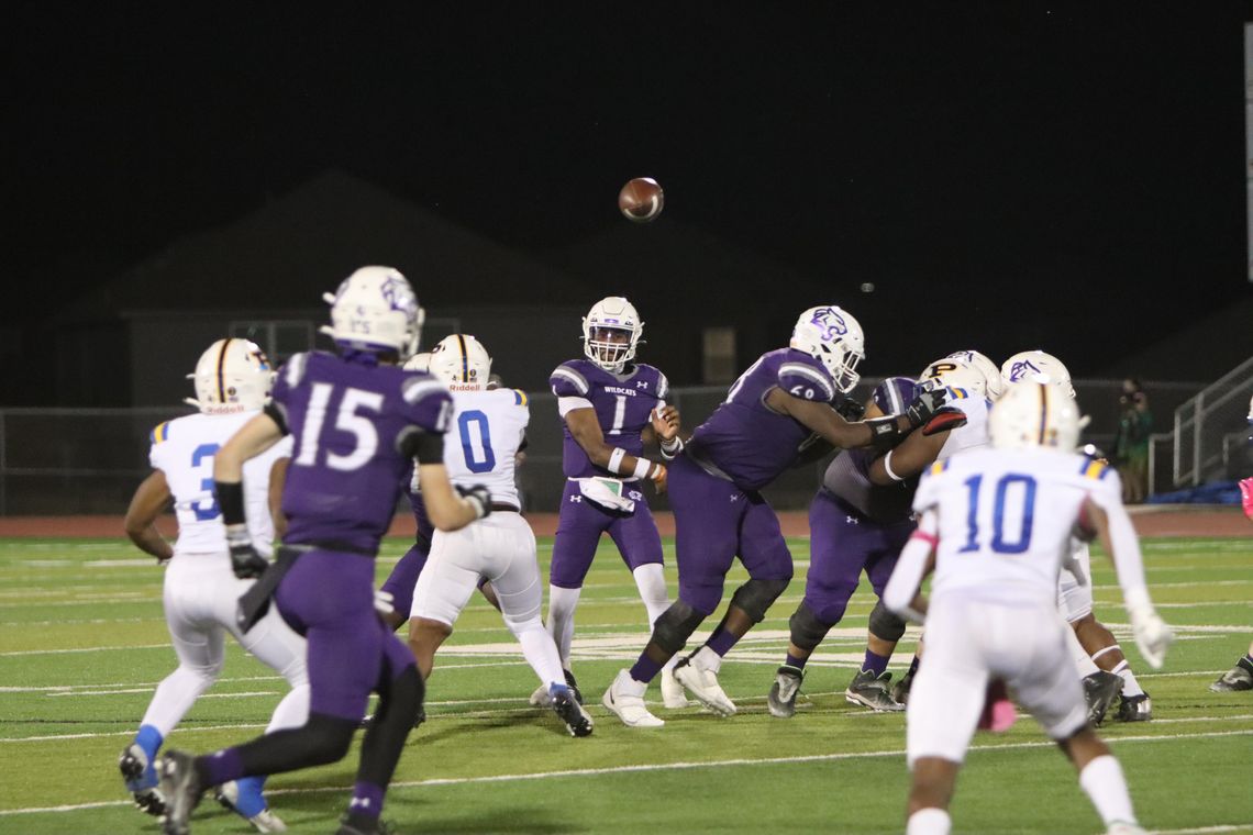 Elgin High School varsity football senior quarterback Nathen Lewis (1) throws the ball to junior wide receiver Blake Thames (15) during the Wildcats’ 44-17 district victory Oct. 20 over Pflugerville High School. Photo by Zoe Grames