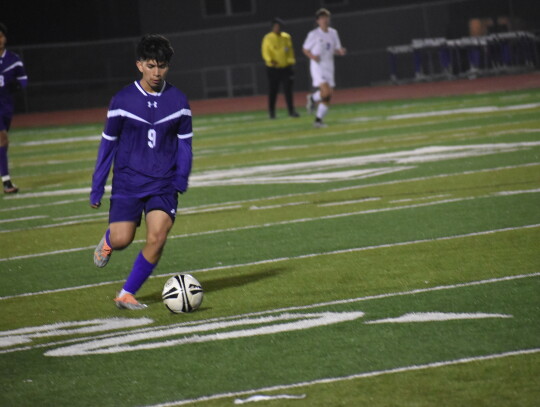 Jose Teófilo Ferrusca races downfield in hope of a late-game goal. Photo by Quinn Donoghue