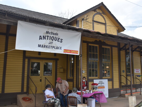 Family and friends help sell food and refreshments during the grand opening of McDade Antiques and Marketplace in McDade April 1. Photo by Fernando Castro