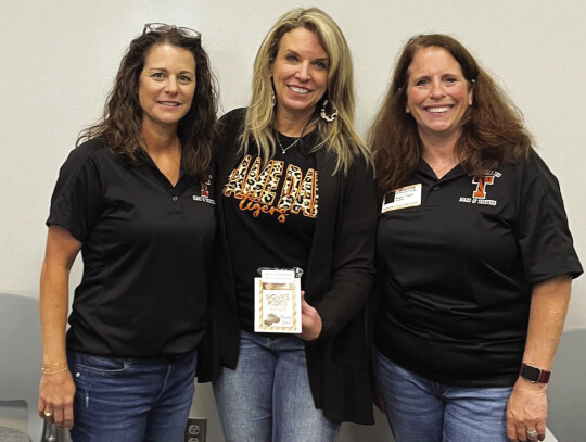 Smithville Independent School District recognized its teachers in multiple ways during Teacher Appreciation Week. To kick the week off, Kona Ice delivered treats to staff members and later, board members gave teachers extra “brownie points” for all they do. 